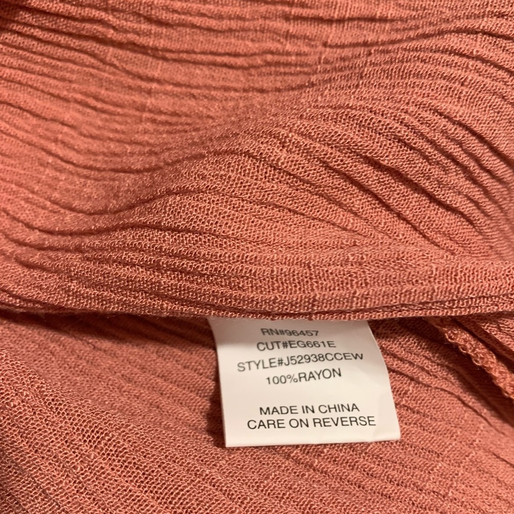 NWT eyeshadow Flutter Sleeved Top - Picture 6 of 6